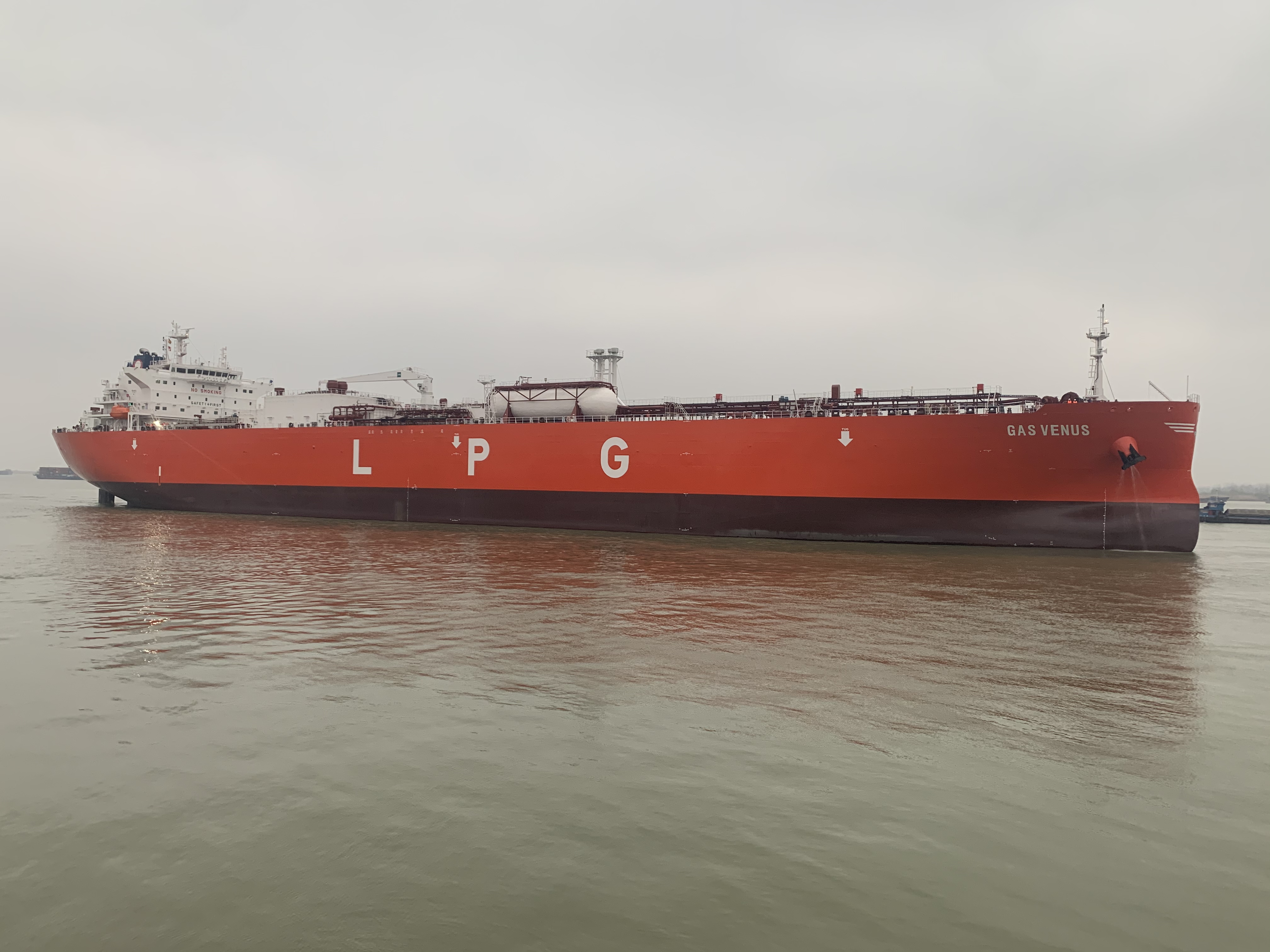 世界首艘lpg双燃料vlgc新造船试航成功